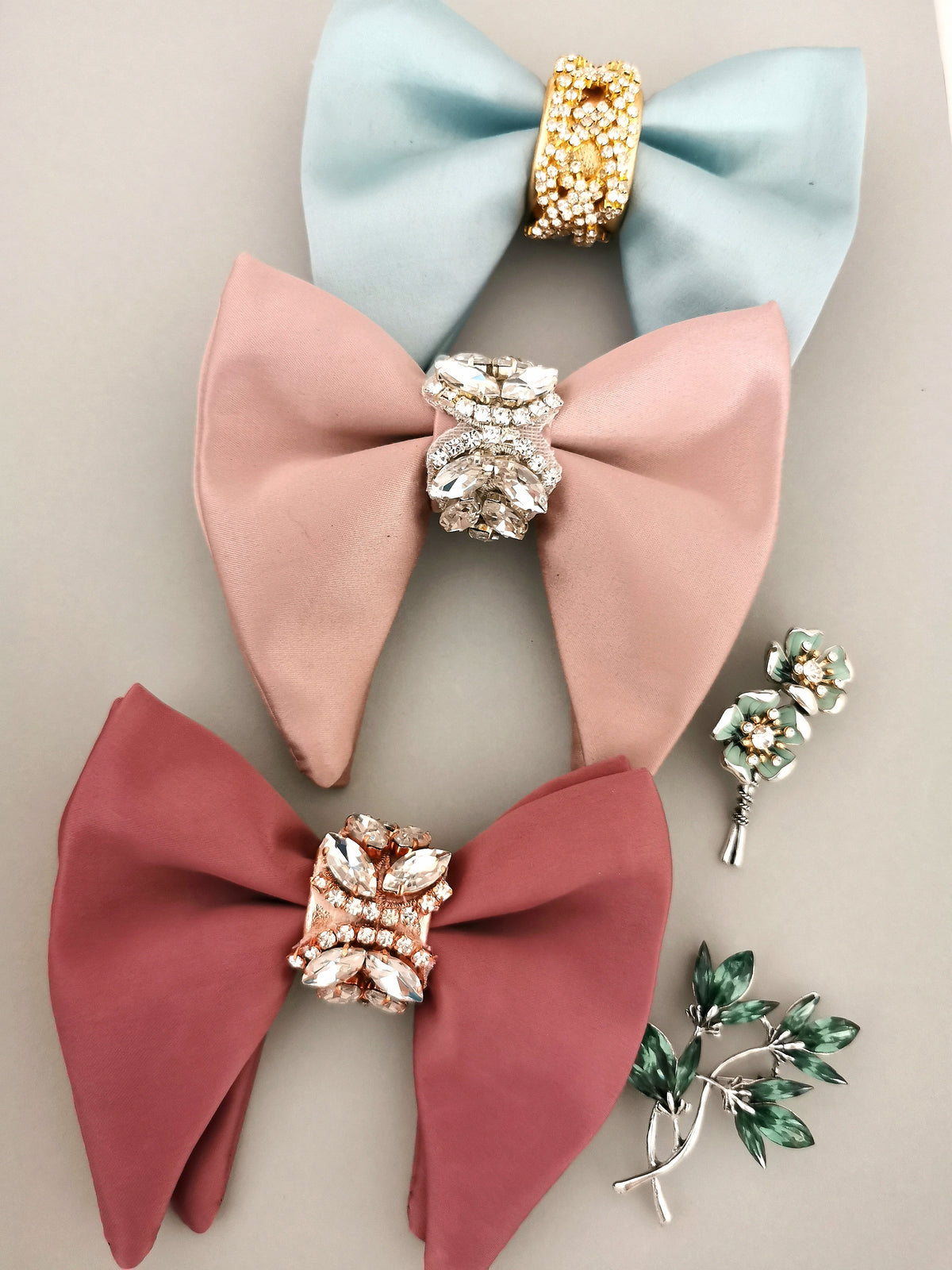 Butterfly style bow tie
