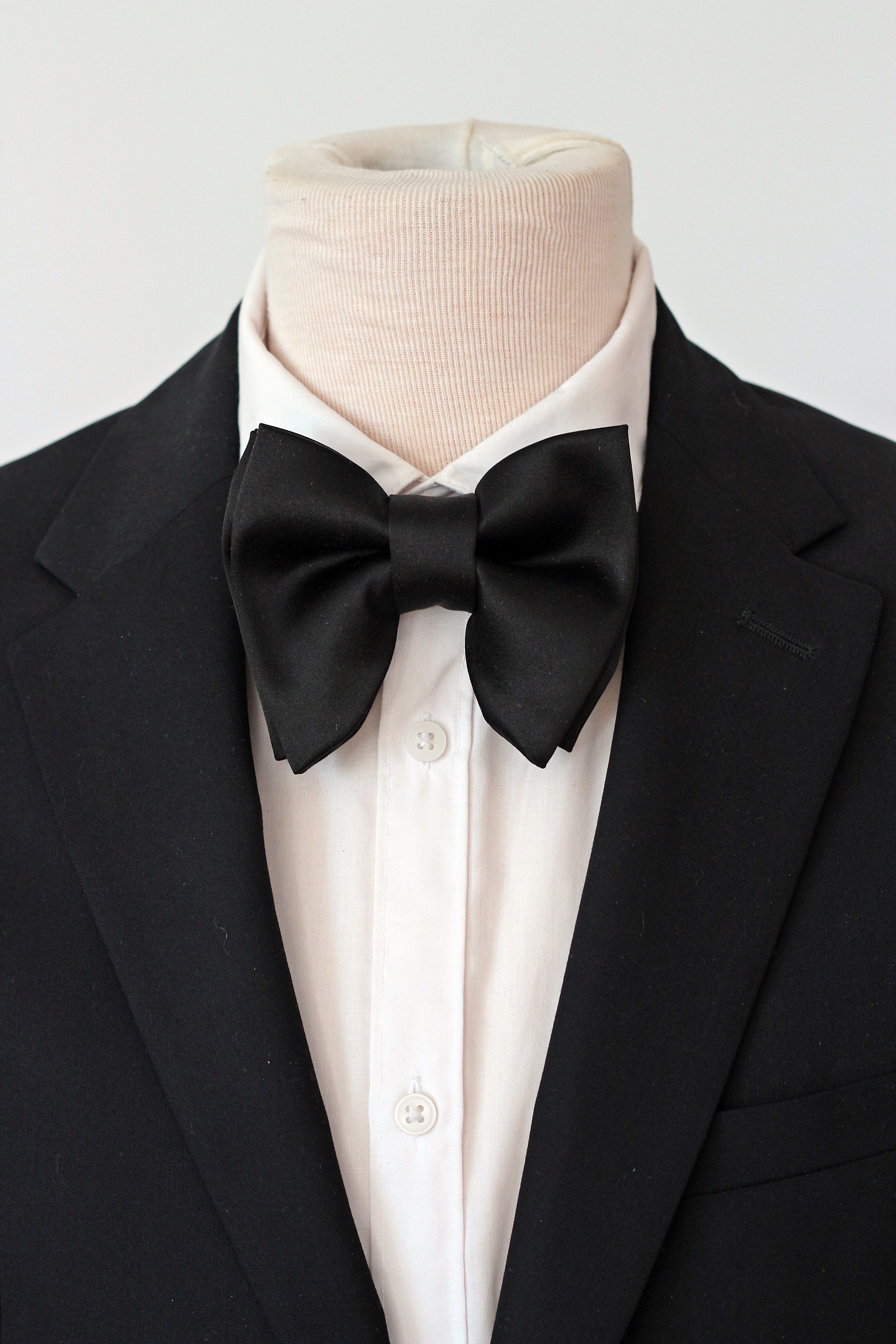 Black satin mens butterfly ford bow tie